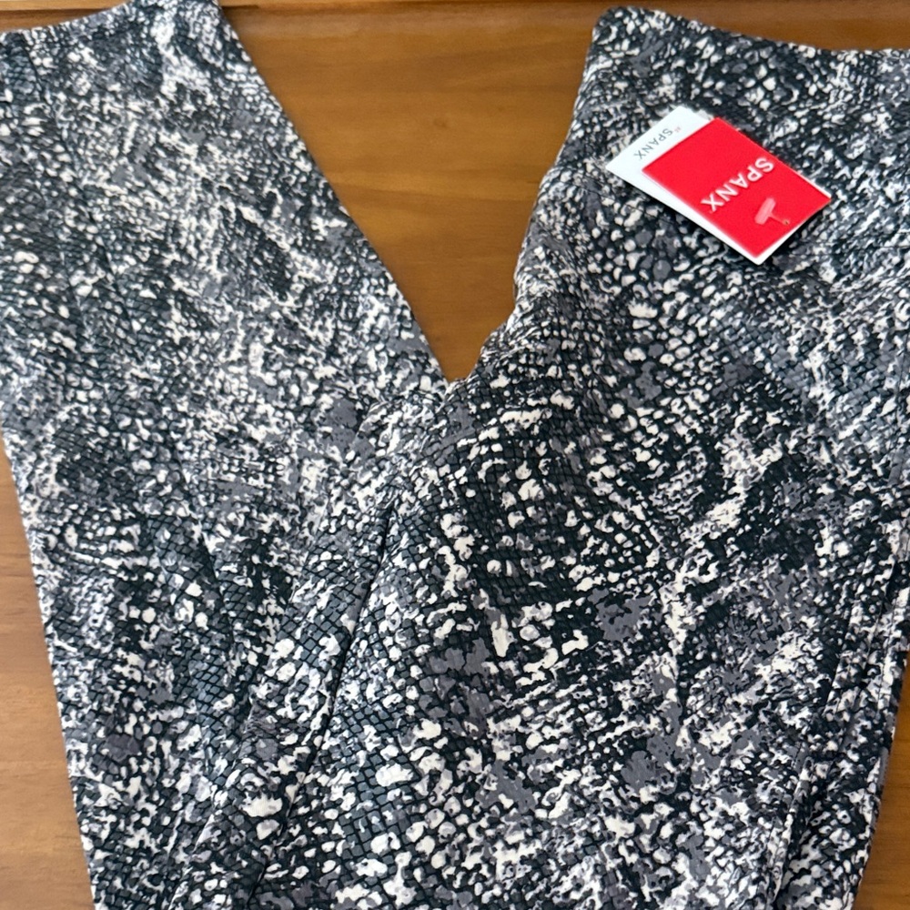 SPANX Monochrome Snake Pattern Leggings